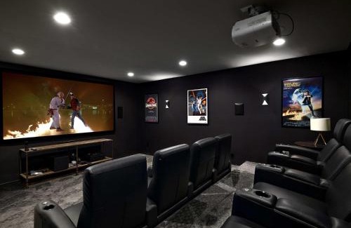 Alexander Casa | Luxe 5BR with Home Theater, Pool Table and Firepit