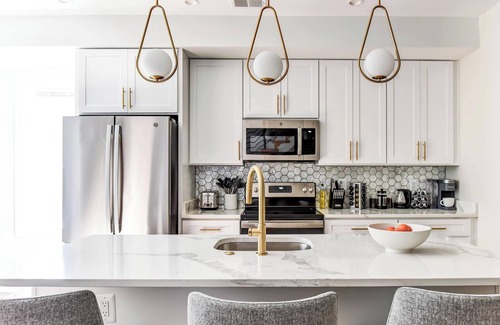 Park View Apartamento | Luxe 6-BR + Rooftop Patio | Parking | Metro