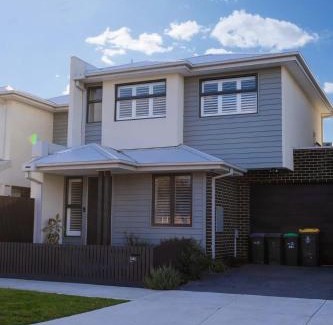 Altona North Casa | Luxe Altona Haven - Executive 3BR Family Townhouse