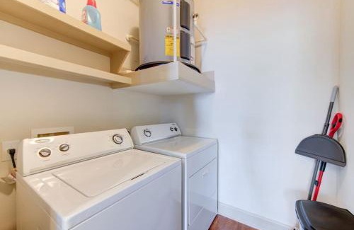 Astrodome Apartamento | Luxe Apt with Pool, Gym, Wi-Fi, Pets Allowed