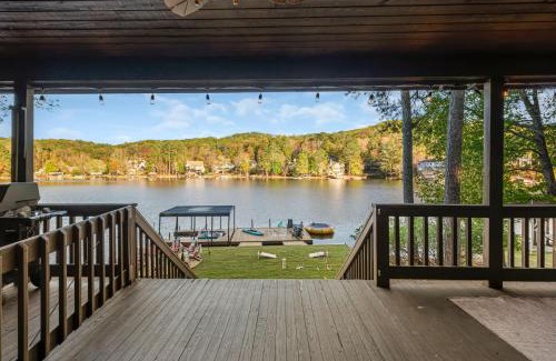 Waleska Casa | Luxe Arrowhead Lakefront 4 Br Hot Tub Pool Table