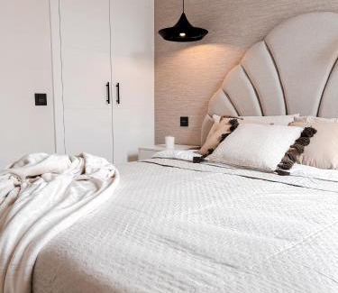 Malasaña Apartamento | Luxe at the Clouds of Madrid! Atico C Fuencarral