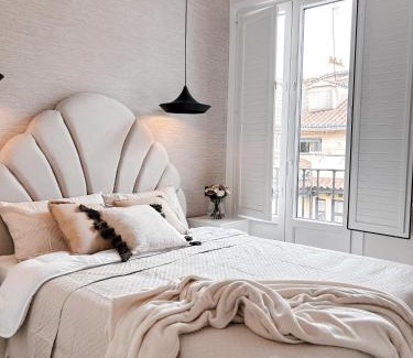 Malasaña Apartamento | Luxe at the Clouds of Madrid! Atico C Fuencarral