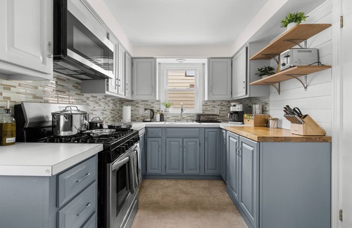 Kenmore Casa | Luxe Aura Residence in Buffalo, Game Room, Safe Neighborhood, Centrally Located