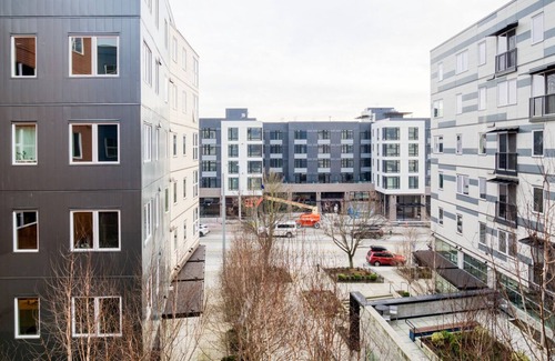Old Ballard Apartamento | Luxe Ballard 1BR w/ Gym, BBQ & A+ Views, blocks to dining, by Blueground