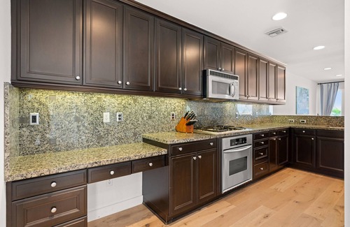 Playa Del Rey Condominio | Luxe Beachfront Beauty with easy access to Sofi and LAX