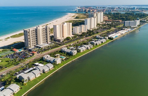 Sand Key Condominio | LUXE Beachfront Condo w/ huge balcony on Sand Key Gulf & Resort-like Amenities