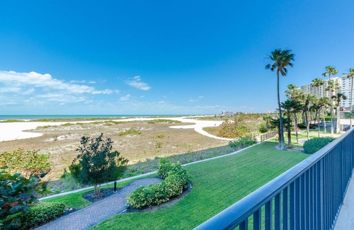 Sand Key Condominio | LUXE Beachfront Condo w/ huge balcony on Sand Key Gulf & Resort-like Amenities
