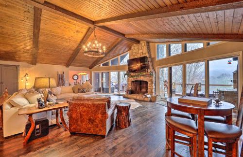 Beech Mountain Casa | Luxe Beech Mtn Cabin with Hot Tub 2 Mi to Skiing!