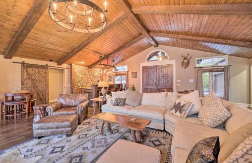 Beech Mountain Casa | Luxe Beech Mtn Cabin with Hot Tub 2 Mi to Skiing!