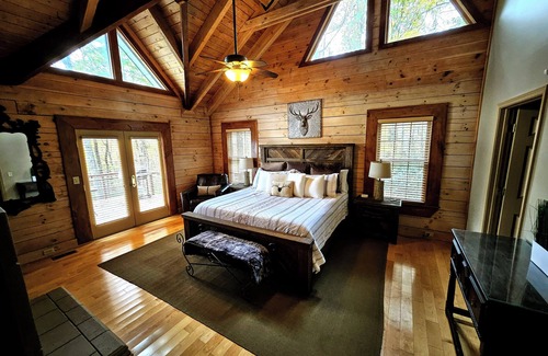 Cherry Log Cabina | Luxe Big Canoe Lodge - Blue Ridge - Mountain Views in charming Cherry Log