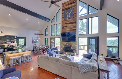 Blairsville Cabina | Luxe Blairsville Cabin w/ Game Room, Near Hikes