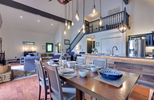 Blairsville Cabina | Luxe Blairsville Cabin w/ Game Room, Near Hikes
