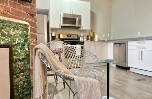 Bloomfield Apartamento | Luxe Bloomfield Apt | Free Parking | UPMC/Pitt/CMU
