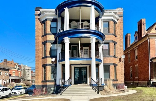 Bloomfield Apartamento | Luxe Bloomfield Apt | Free Parking | UPMC/Pitt/CMU