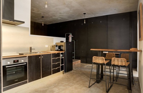 Kingston Apartamento | BOUTIQUE WAREHOUSE 2BD APT - KING BED - RESTAURANTES IMPRESIONANTES DE KINGSTON CAFES