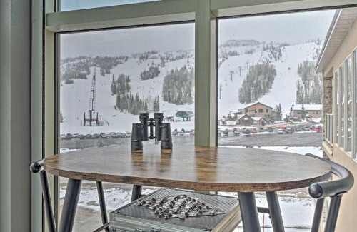 Brian Head Apartamento | Luxe Brian Head Escape with Hot Tub and Mtn Views