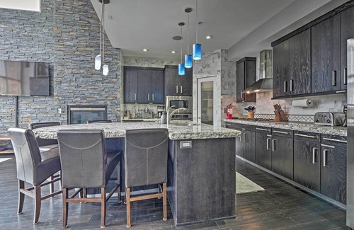 Brian Head Apartamento | Luxe Brian Head Escape w/ Hot Tub & Mtn Views