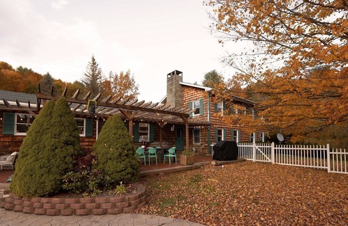 Lexington Casa | Luxe cabin- breathtaking views, hot tub, mins to skiing- ask re seasonal rental