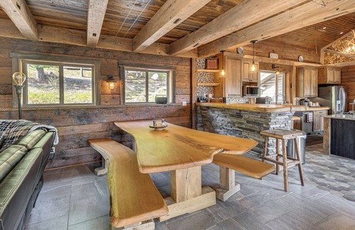 Cameron Cabina | Luxe Cabin Compound 4 Mi to Cameron State Forest!