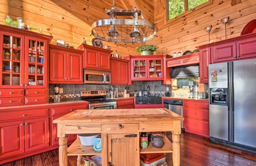 Mineral Bluff Casa | Luxe Cabin | Hot Tub, Deck, Views, Near Blue Ridge