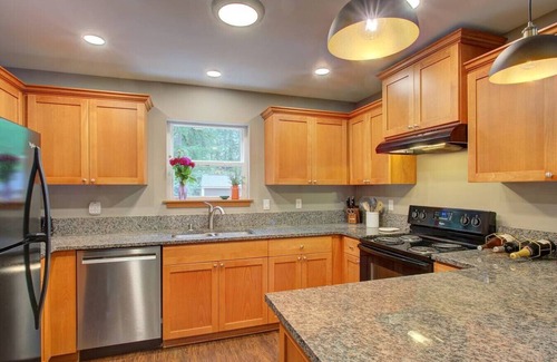 Warnick Cabina | Cabin w/ Hot Tub, Fire Pit, Fenced Yard, Generator