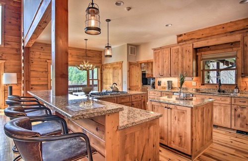Boone Cabina | Luxe Cabin w/ Fireplace, Hot Tub, Game Room, Views