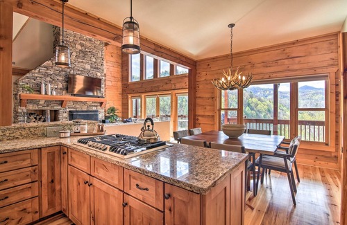 Boone Cabina | Luxe Cabin w/ Fireplace, Hot Tub, Game Room, Views
