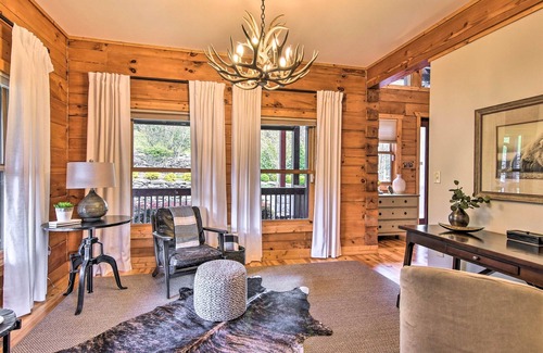 Boone Cabina | Luxe Cabin w/ Fireplace, Hot Tub, Game Room, Views