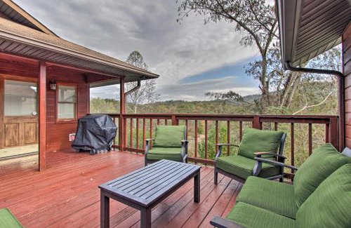 Sevierville Casa | Luxe Cabin with Covered Pool and Smoky Mountain Vistas
