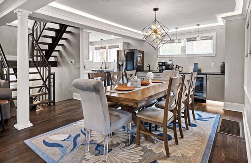 Pittsburgh Apartamento | Premier Home, Prime PITT Location, Hot Tub & Sauna