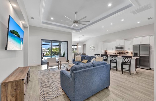Pelican Casa | Luxe Canal Home, Boat Rental, Walk to Cape Harbour