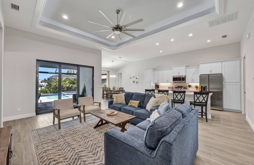 Pelican Casa | Luxe Canal Home, Boat Rental, Walk to Cape Harbour