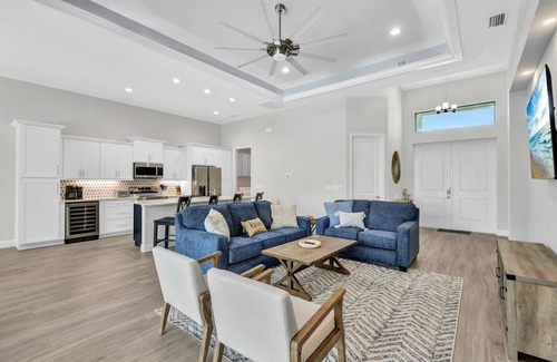 Pelican Casa | Luxe Canal Home, Boat Rental, Walk to Cape Harbour