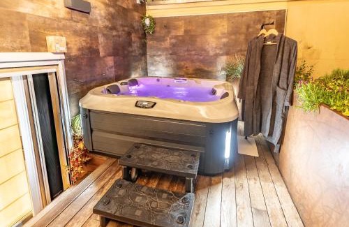 Como City Centre Apartamento | Luxe & Central Haven - Jacuzzi, Sauna, Steam, Private Parking