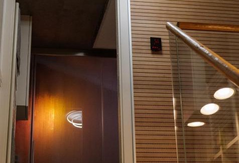 Como City Centre Apartamento | Luxe & Central Haven - Jacuzzi, Sauna, Steam, Private Parking