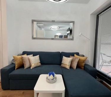 Erzsebetvaros Apartamento | Luxe CENTRAL Studio with POOL, PARKING & AC