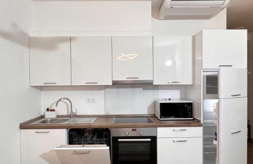Erzsebetvaros Apartamento | Luxe CENTRAL Studio with POOL, PARKING & AC