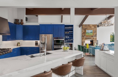 Snowmass Village Casa | Luxe Chalet: Jaw-Dropping Views of Mountains! Summer Garden Terrace