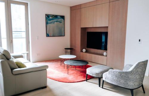 Ville Haute Apartamento | Luxe City - Modern & Spacious 2BR with Balcony View