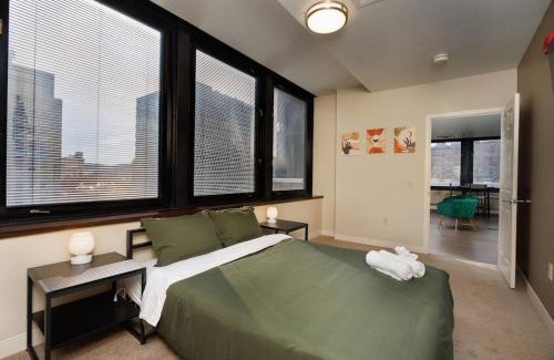 Downtown Pittsburgh Apartamento | Luxe City Views PRIME LOCATION 8TH FLOOR PANORAMIC VIEWS FAST WIFI 24-7 Gym Lounge Roku
