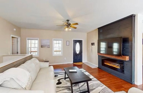 Moneta Casa | Luxe comfort two-story home with Game Room and Firepit on private cul-desac