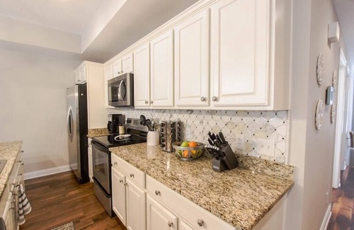 Old Town Bluffton Casa | Luxe Condo in Old Town Bluffton + Elevator + Walkable to everything!