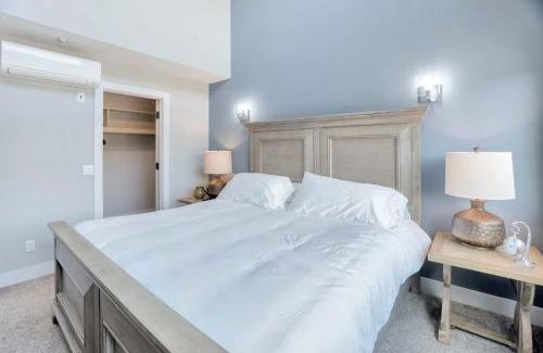Birmingham Apartamento | Luxe Condo Overlooking Park