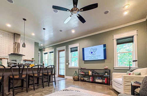 Fairhope Casa | Luxe Cottage|King Suite|Garden Oasis|Walk Downtown