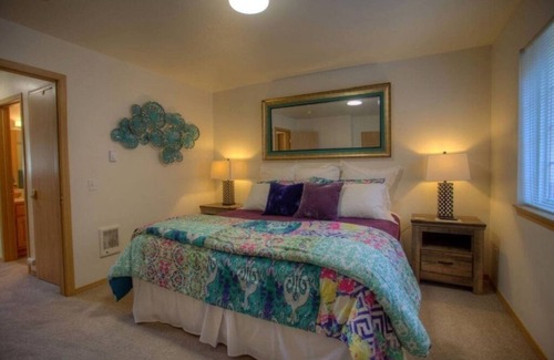 Downtown Leavenworth Complejo | Escápese a nuestra cabaña acogedora de lujo en la ciudad de Leavenworth para 4 adultos con HotTub, AC