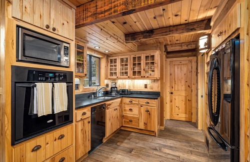Cold Springs Cabina | Luxe Cozy 3 BDR Cabin w/Jacuzzi near Pinecrest Lake, Dodge Ridge & Cold Springs