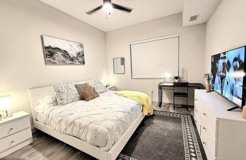 West Palm Beach Apartamento | Luxe & cozy 3Beds,2rooms,EV Gym Near Beaches&Downtown WPB