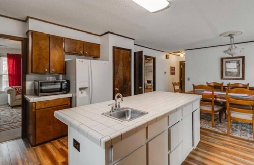 Harbison Casa | Luxe Cozy Retreat w/King bed, Near Parks and USC