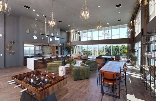 Lyon Street Apartamento | Luxe Deco Haven with Pool Gym Parking Close to Disneyland